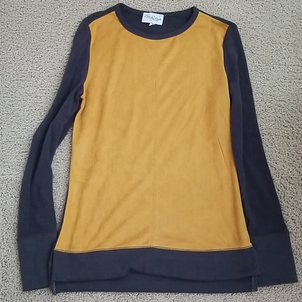 3/$20 🎉 Gray/yellow sweater